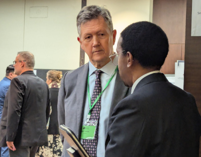 Bill Turner (L) with a fair participant